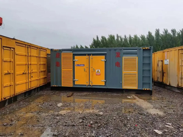 三亚柴油发电机如何判断干式空气滤清器是否需要更换？