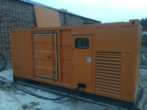 三亚发电机组长期使用中，电缆线的敷设路径有哪些要求？